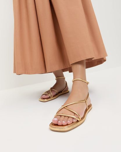 Sandale plate en cuir doré Noor