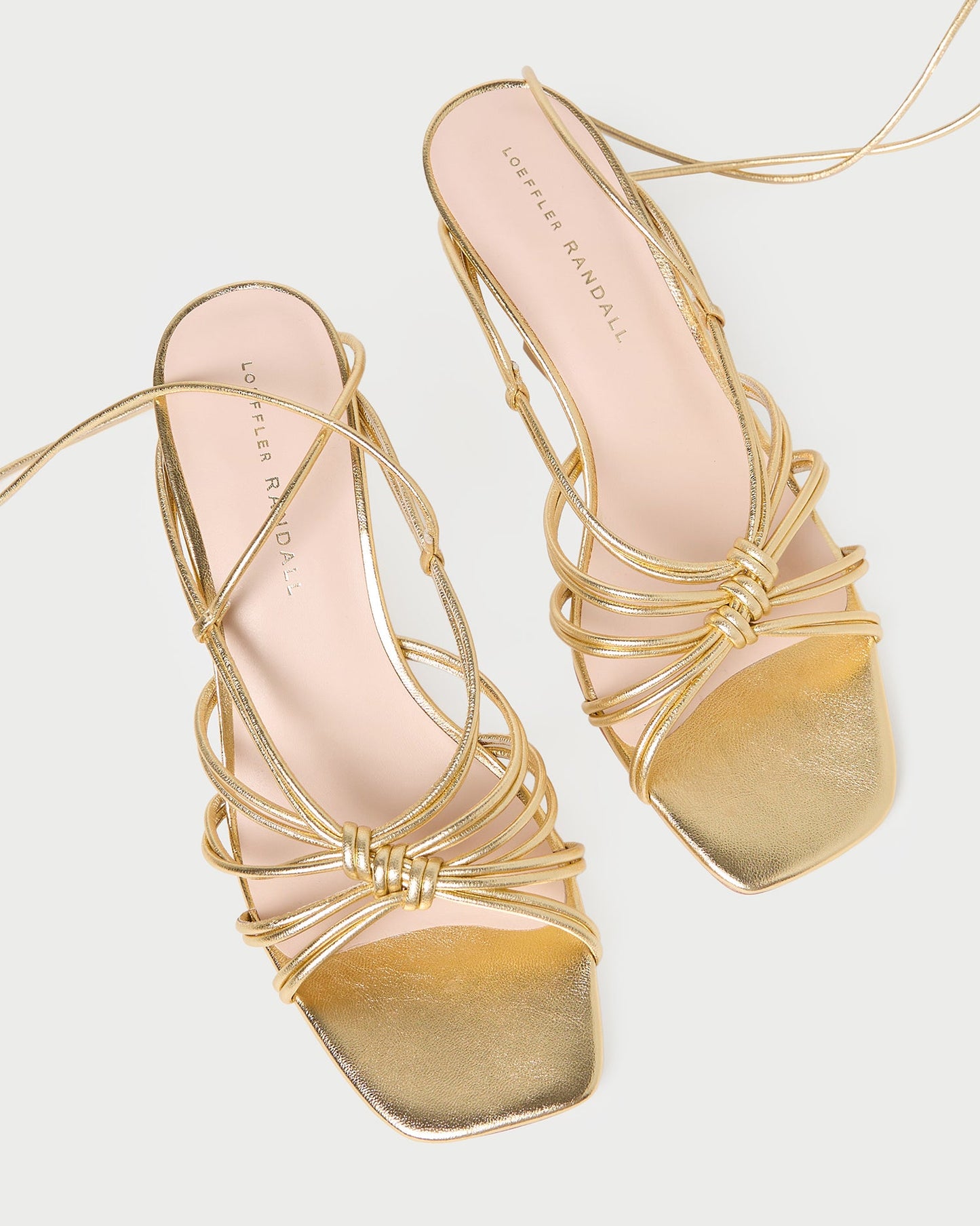 Sandale à talons et lacets dorés Vivienne